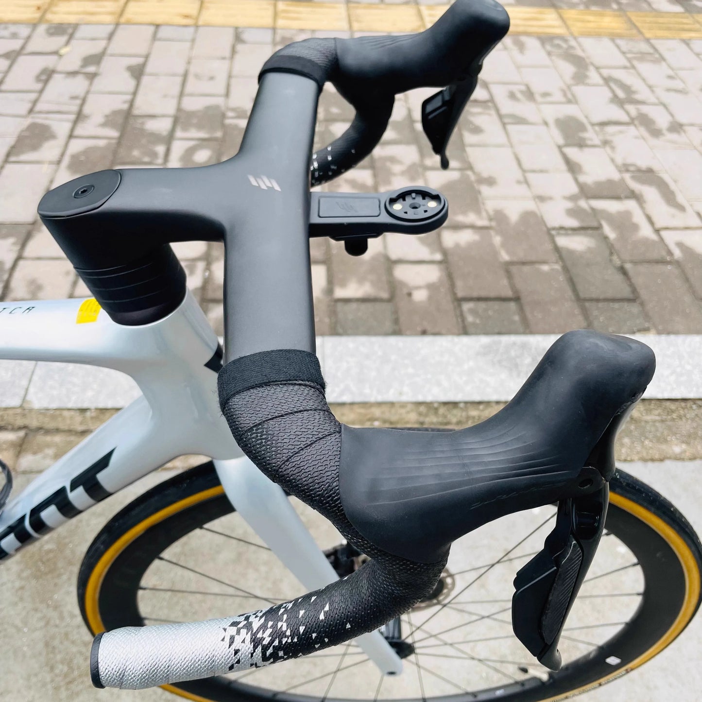 Bigrock Carbon Road/Gravel Handlebar - Full Internal Routing 340-400mm